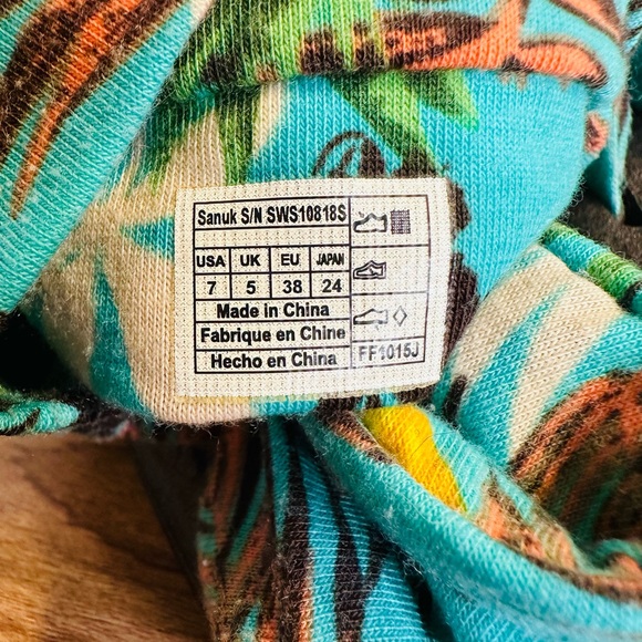 Sanuk Sandals - Picture 3 of 9